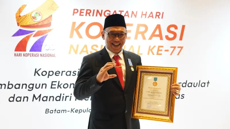 Wali Kota Helldy Raih Penghargaan Tokoh Koperasi Nasional